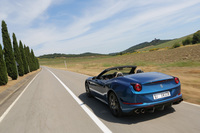 2014年3月のジュネーブショーで“ワールドプレミア”されたあと、その翌月に日本でも発表された。価格は2450万円。納車は2014年の後半に始まる予定。