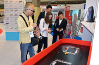 本格ドリフトRC「ドリフトパッケージナノ」の体験コーナー。