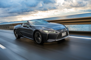 レクサスとエアレースパイロット室屋義秀選手がパートナーに 新たな