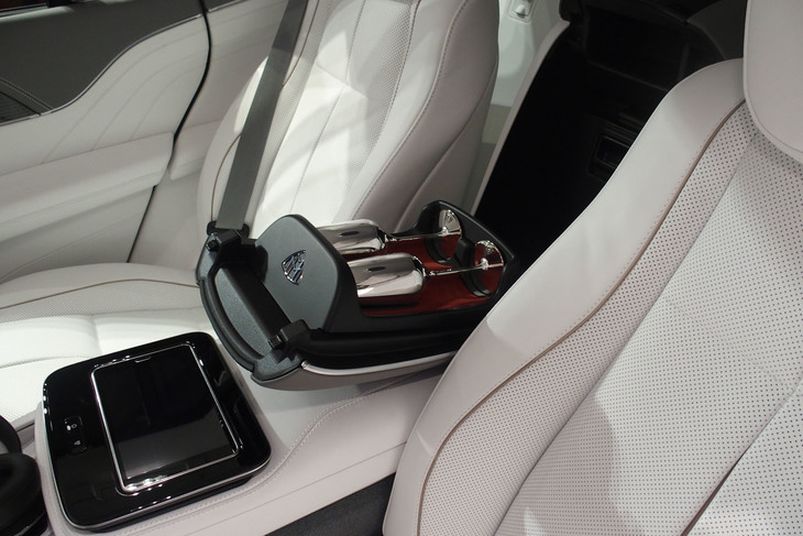 メルセデス・マイバッハGLS（リアクーリングボックス）