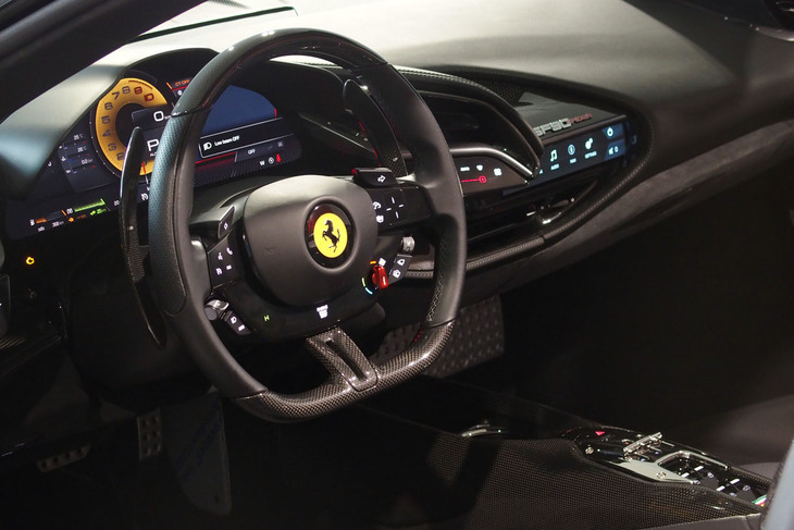 フェラーリSF90スパイダー（インテリア）