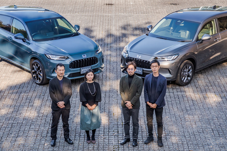 「ホンダZR-V」の開発に携わった皆さん。左からエクステリアデザイン担当の田村敬寿さん、内外装のカラーやマテリアル、フィニッシュを担当した後藤千尋さん、インテリアデザインを担当した上野大輝さん、そしてパッケージングを担当した伊藤智広さん。