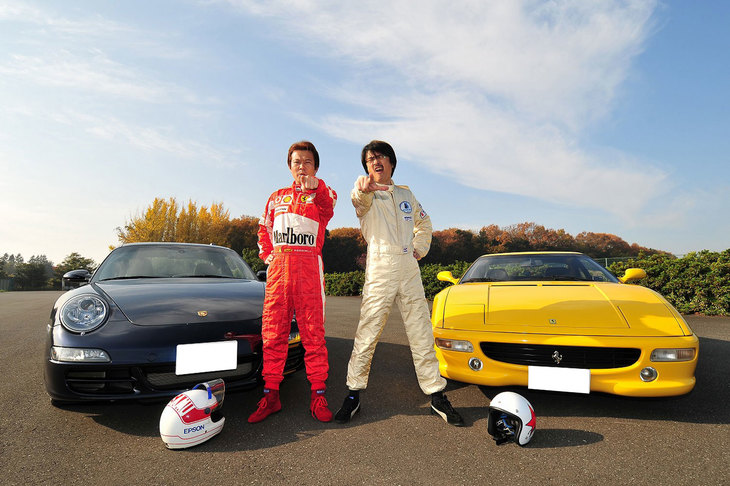 中古フェラーリ専門店コーナーストーンズの榎本 修代表（写真左）と筆者。榎本氏は、11年前に約600万円で997前期型の「911カレラ」（ティプトロニックS）を購入。筆者とともにお互いの愛車を筑波サーキットの「コース1000」で対決させることにした。（写真=池之平昌信）
