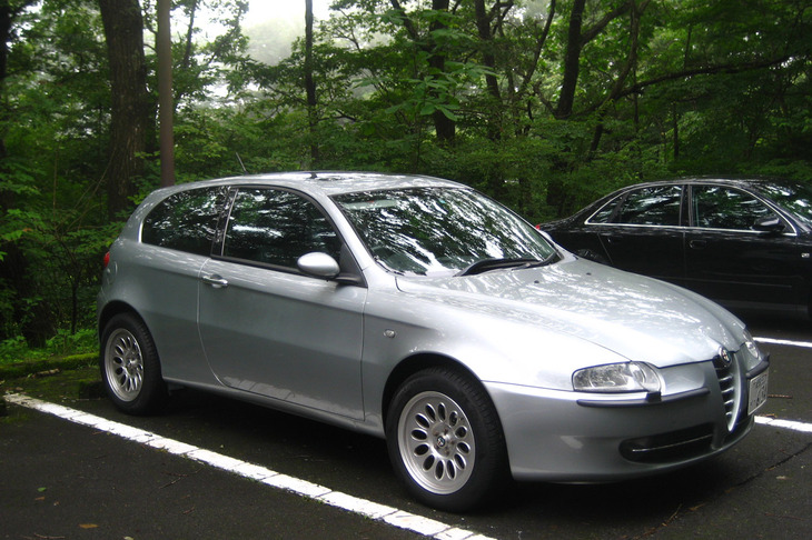 2009年に中古で購入したMT車の「アルファ・ロメオ147ツインスパーク」は、なんと68万円。超絶お買い得だった。このクルマは後に『週刊SPA!』の担当Kの愛車となる。