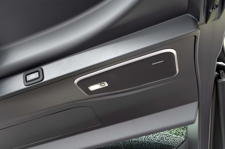 テールゲート裏側に搭載されるライトとスピーカーはオプションの「テールゲートイベントスイート」。