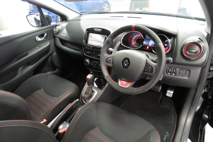 ルノー・ルーテシア ルノースポール18（インストゥルメントパネルまわり）