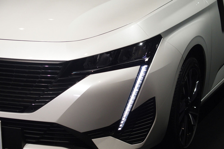 プジョー308アリュール（ヘッドランプ）