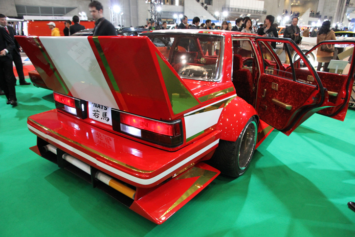 「若馬」のベースは型式名U11ことFF化された最初の「日産ブルーバード」。この手のベース車両にFF車を選ぶところも、昭和の人間にはない発想である。