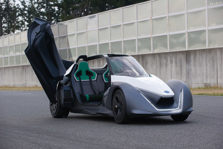 3人乗りのEVスポーツカー「日産ブレードグライダー」。