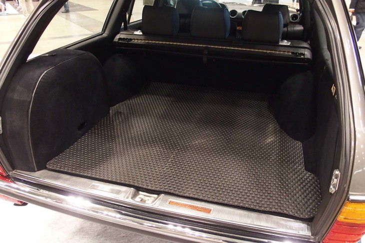 メルセデス・ベンツ280TE（1985年）／Old Timer UHURU CARS