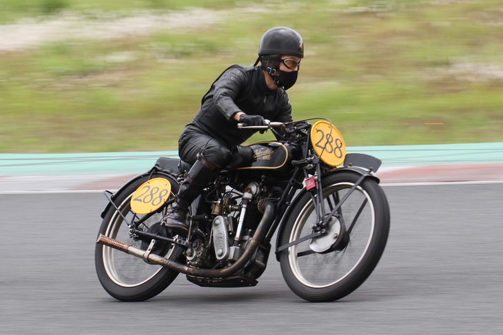 サラブレッド・グランプリ＆ゴールデンエラ・トロフィーに出走した、四輪も含めた参加車両中、最も古い年式の1929年「ヴェロセットKTT Mk1」。