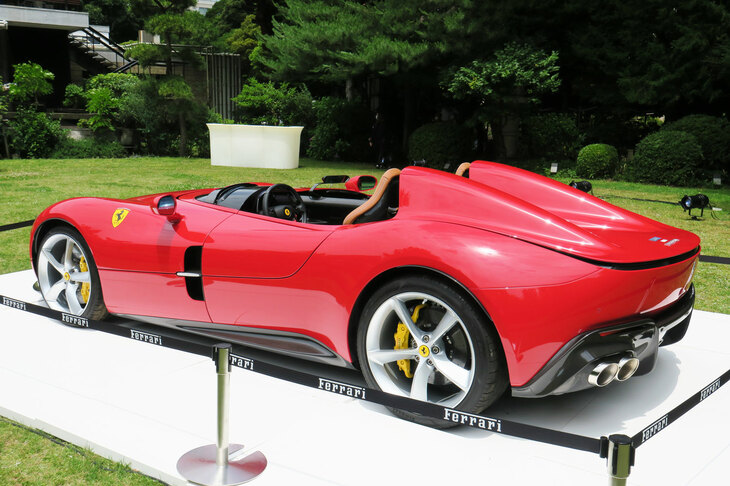 「フェラーリ・モンツァSP2」のリアビュー。