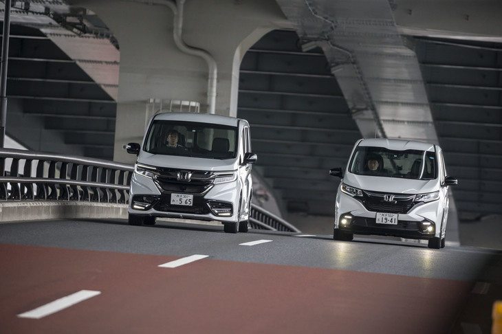 モデューロがこれまでの知見を生かして開発した2台のミニバン。いずれも、ドライバーは操るよろこびを、同乗する家族は快適な移動時間を得られるようファインチューンされている。