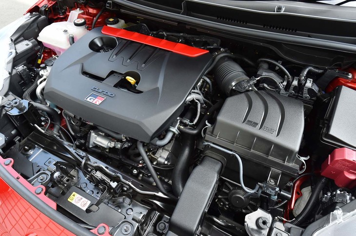 1.6リッターの直列3気筒ターボエンジン。ピストンやカムシャフト、クランクシャフトなどを軽量化することで、レスポンスの良さが追求されている。