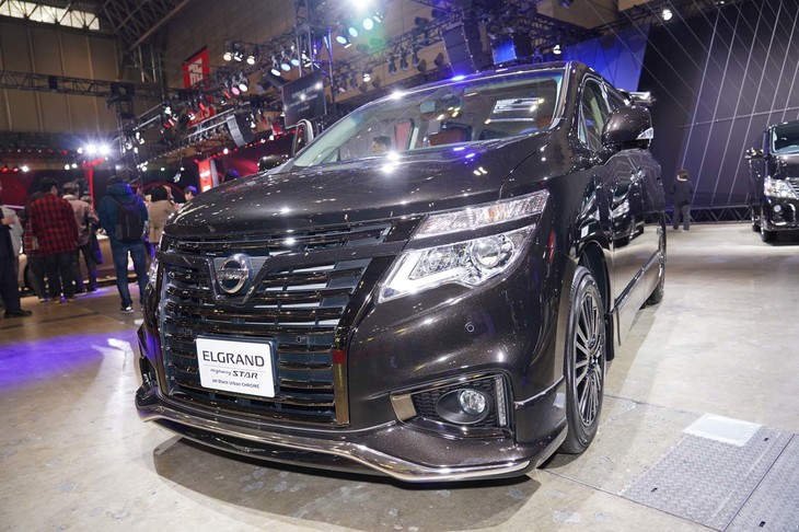 日産エルグランド ハイウェイスター ジェットブラック アーバンクロム