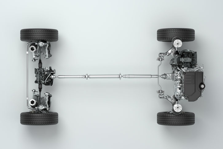 4WDシステムは湿式多板クラッチで駆動力を前後に配分する方式（写真は右が車両前部）。