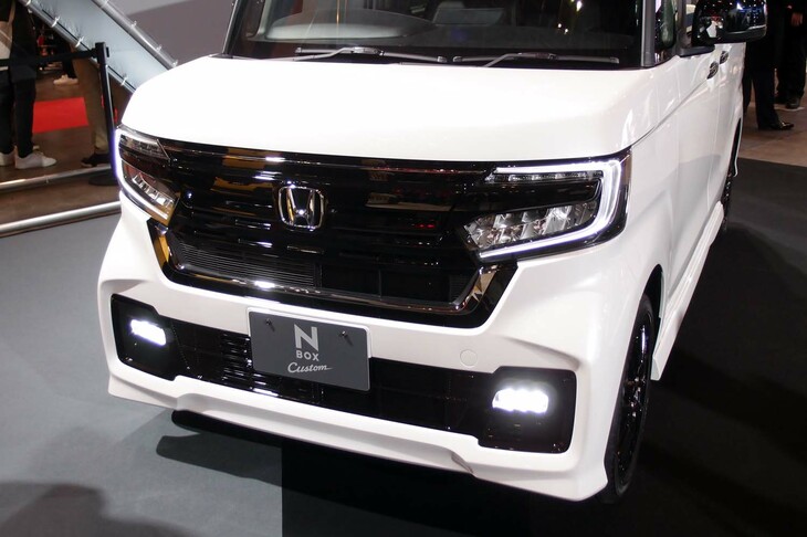 ホンダN-BOXカスタム スタイル＋ブラック（フロントまわり）