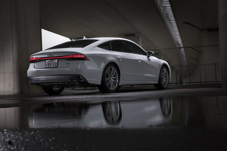 クーペの美しさとセダンのプレステージ性、ステーションワゴン並みの実用性を有するとアピールされる新型「アウディA7スポーツバック」。国内では2018年9月に発売された。