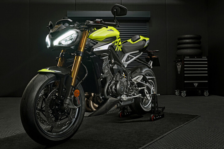 バイクのフロントまわりは、前輪とそれをはさみこむ円筒形のサスペンション（テレスコピックフォーク）で構成されている。シンプルな構造で強度にも優れるが、加減速時に車体の姿勢変化を招くという特性もある。