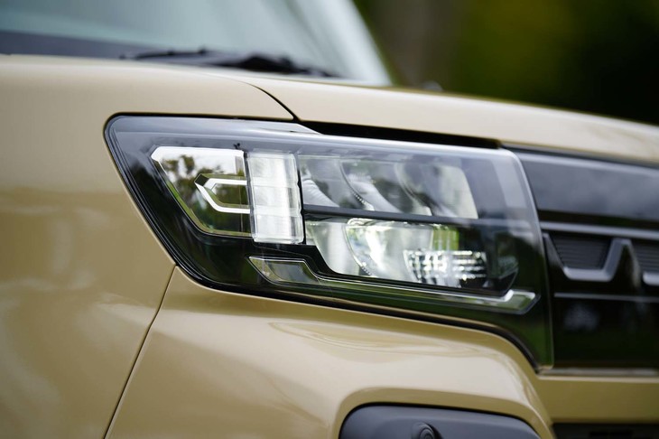 ヘッドランプは「タント ファンクロス」専用デザイン。