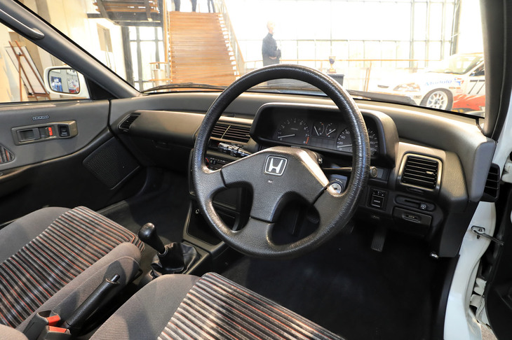 軽量化を図りながらも剛性を強化したモノコックに加え、フロアを構成するフレームやパネルについては、振動メカニズムを解析しつつ開発を実施。静かで快適な車内空間を実現したという。