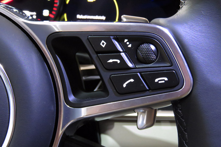 ポルシェ・パナメーラ ターボ（ステアリングホイール）