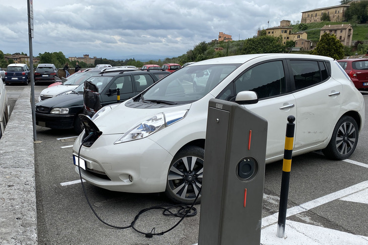 シエナ旧市街の公共充電設備。2021年5月撮影。