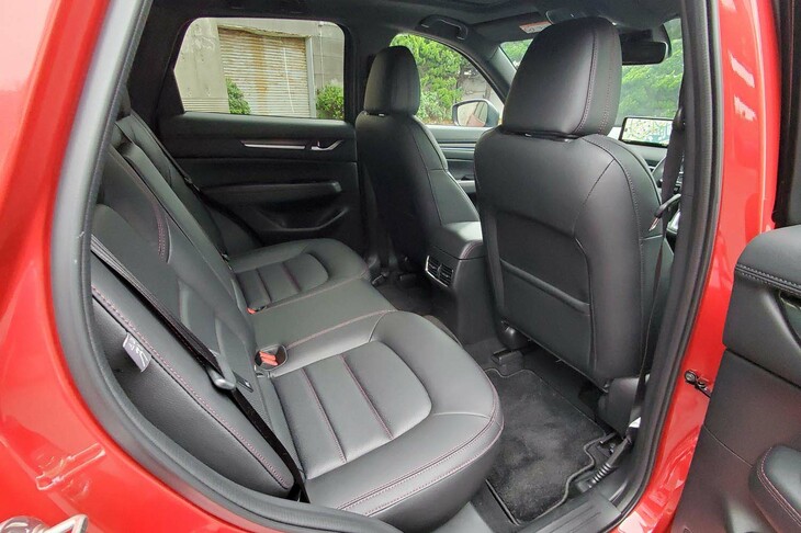 マツダCX-5 XDスポーツアピアランス（キャビン後半の様子）