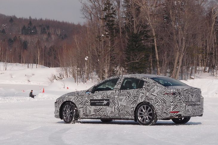 北海道にあるマツダの剣淵試験場で行われた、雪上試乗会の様子。
