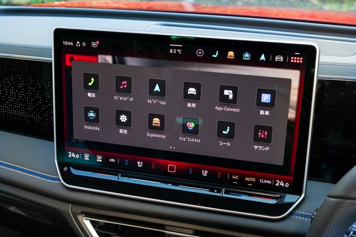 「エレガンス」と「Rライン」のインフォテインメントシステムには、フォルクスワーゲン最新の「Discover Pro Max」を採用。操作系とディスプレイにはやはり最新の「MIB4」を採用しており、大幅に改善された機能性とレスポンスのよさ、15インチの大画面が自慢だ。