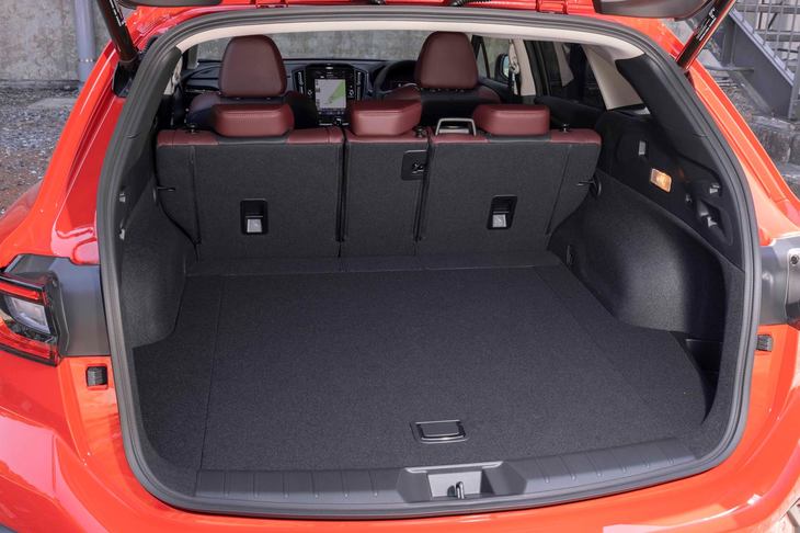 5人乗車時の荷室容量は561リッター（床下のサブトランク69リッターを含む）。最大幅1120mmという開口部の大きさも自慢だ。