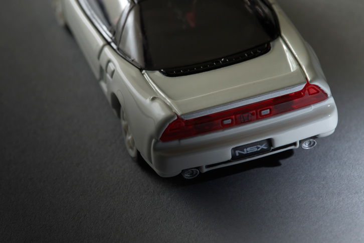 エンジンルームの後方には、ゴルフバッグが2個入るというトランクルームを設置。高い実用性も「NSX」の特徴だった。（写真＝郡大二郎）