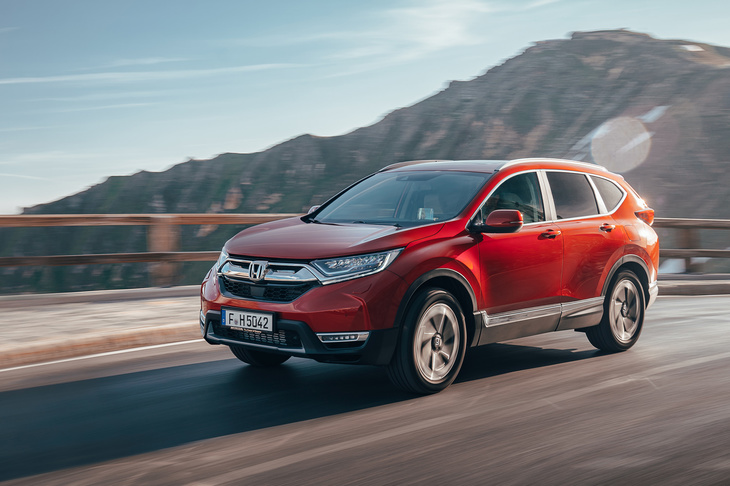 先進安全装備の「ホンダセンシング」は標準装備。衝突軽減ブレーキや誤発進抑制機能に加え、全車速追従型ACCや歩行者事故被害軽減のステアリングアシストなども利用できる。