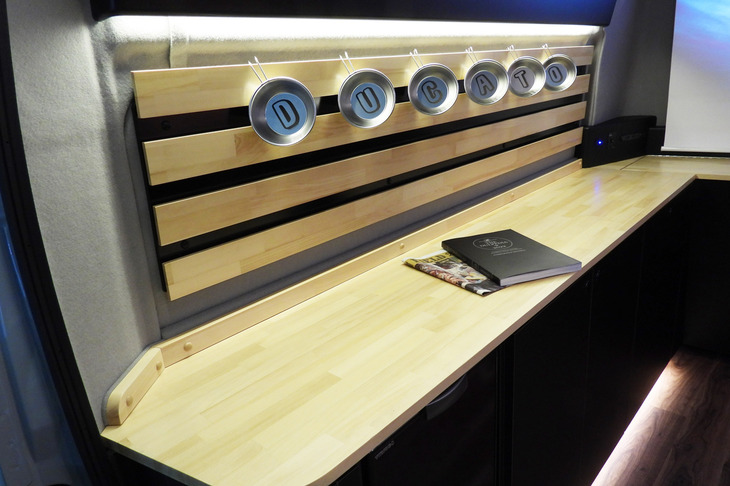 フィアット・デュカト クルーキャブテラス（2024年）／ホワイトハウス