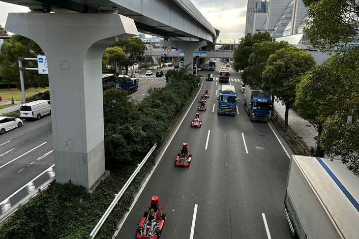 東京・有明を走るこちらは、フォーミュラEではなく観光向けのレンタルカート。もしかすると「TOKYO E-PRIX」の公道コースが、カートでのアクティビティーを楽しむ訪日観光客の人気を集めるかも？