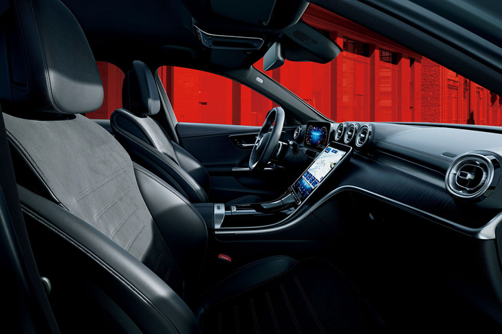 「C200スポーツ」のフロントシート。