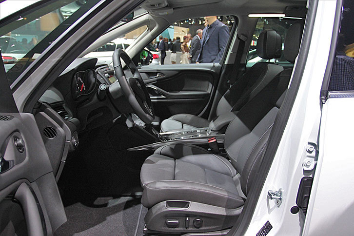 オペル・ザフィーラ（フロントシート）