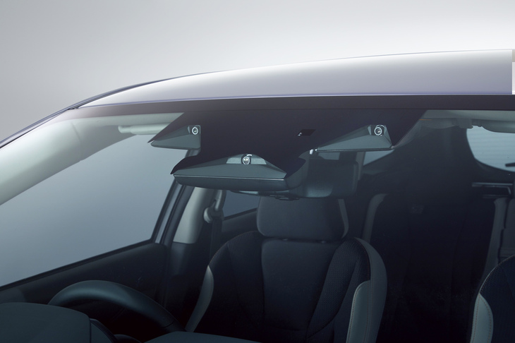 「アイサイト」のセンサーには、広角単眼カメラが新たに追加された。