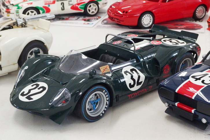 同じモデラー氏の手になる、1968年の日本カンナムで4位に入った福沢幸雄の「トヨタ7」。翌1969年にテスト中に事故死した福沢の、最後のレースを走ったマシンである。ベースはバンダイ製1/20キットで、グッドイヤーのブルーストリークタイヤやウインドシールドに貼られた車検証など、芸が細かい。