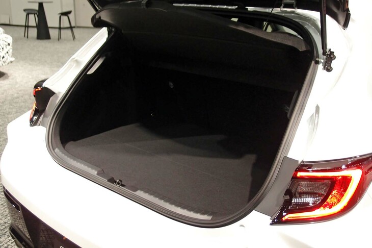 トヨタGRカローラRZ（ラゲッジルーム）