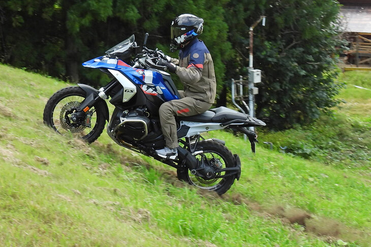 ヒルクライムコンテストでは、人気YouTuberのWOKA RIDERさんも走りを披露した。