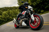 「インディアンFTR」にレーシーな装いの新モデル「FTRスポーツ」が登場
