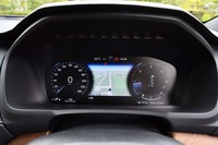 12.3インチの液晶ディスプレイを採用したメーターパネル。写真のように、カーナビゲーションのマップも表示できる。