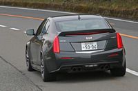 試乗車のボディーカラーはファントムグレーメタリック（受注発注色）。