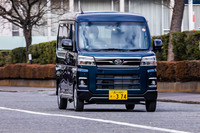 今回のフルモデルチェンジで車名が「アトレーワゴン」から「アトレー」に変更され、個人使用を想定したモデルも商用の4ナンバー登録となった。