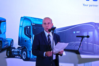 開会のあいさつに立った駐日イタリア大使のジョルジョ・スタラーチェ氏。