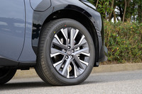 「ET-HS」にオプションで用意される20インチのタイヤ＆ホイールセット。見栄えはいいのだが、装着すると電力消費率が121Wh/kmから135Wh/kmに悪化。一充電走行距離も687kmから622kmに低下する。（いずれもWLTCモード）