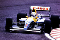 1992年、1993年と、2年連続でドライバーとコンストラクターの両タイトルを独占したウィリアムズの強さに、セナはマクラーレンからの移籍を決意した。写真は1992年の日本グランプリにて、同年のシリーズチャンピオンとなったナイジェル・マンセルの「ウィリアムズFW14B」。