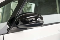 ドアミラーのカラーリングは「モデューロX」専用の「クリスタルブラック・パール」。