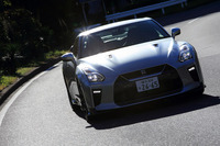 ボディーカラーは全7色。テスト車には有償色の「アルティメイトメタルシルバー」が用いられていた。